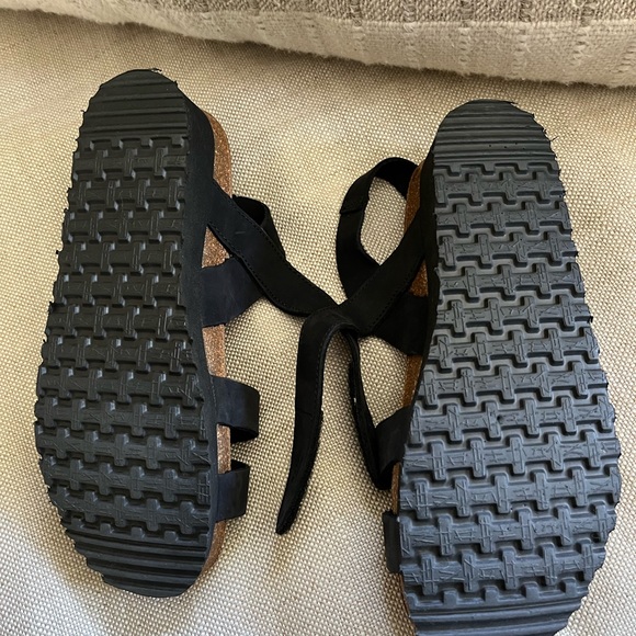 Spring Step sandals. - Picture 6 of 8